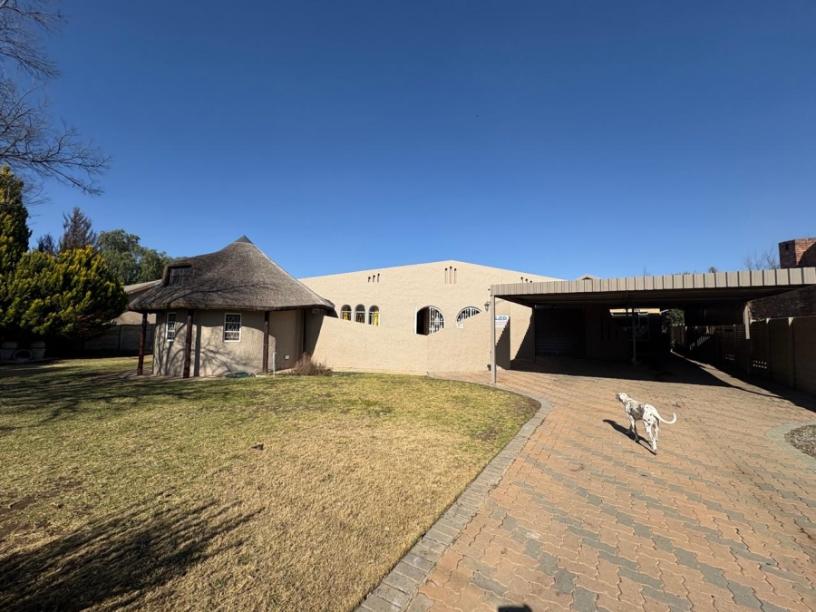 To Let 5 Bedroom Property for Rent in Merriespruit Free State